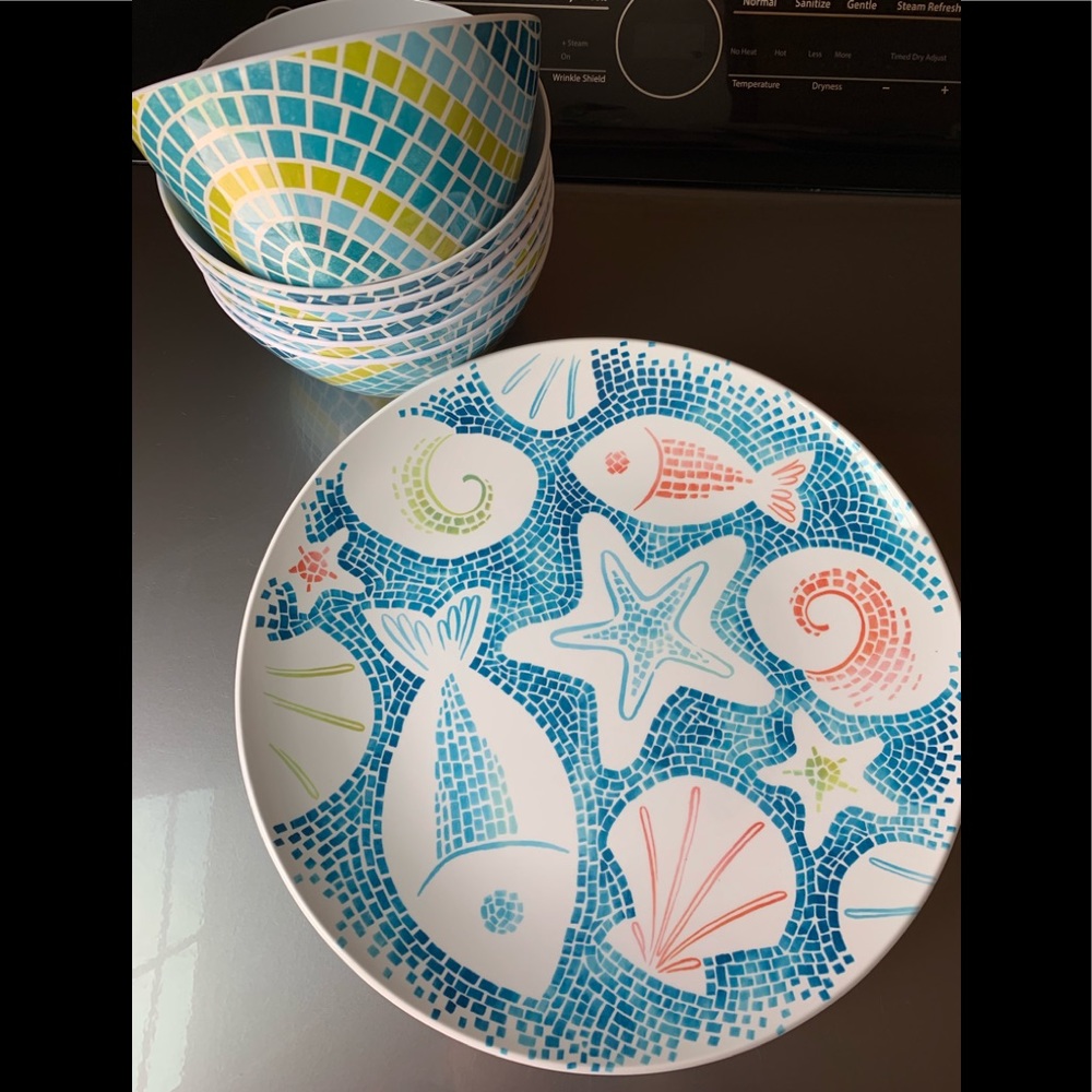 Melamine plates and bowls